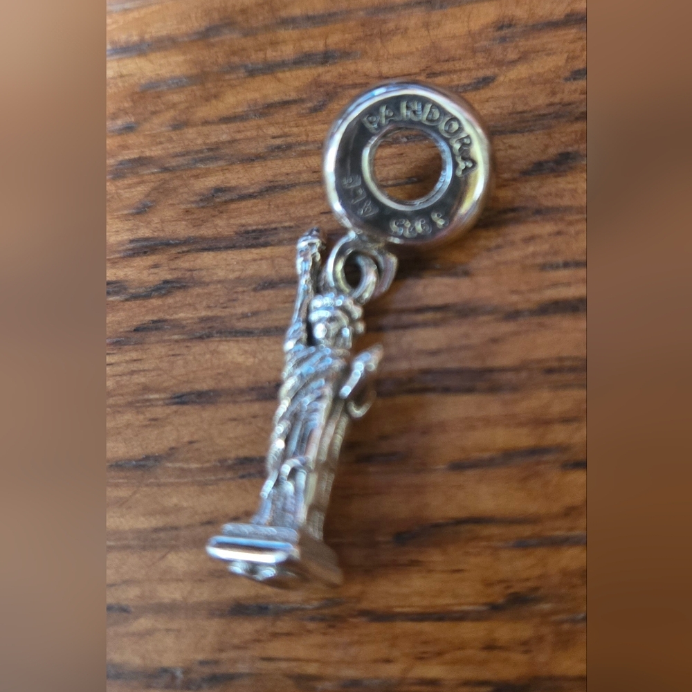 Pandora Silver Statue of Liberty Dangle Charm - Silver Tone - NWOT